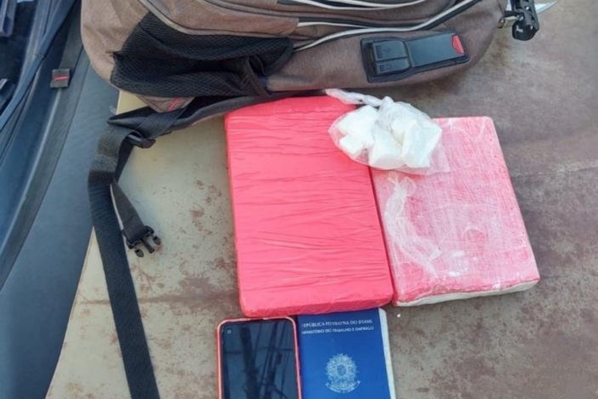 Passageiro de corrida por aplicativo é preso com drogas em Salvador