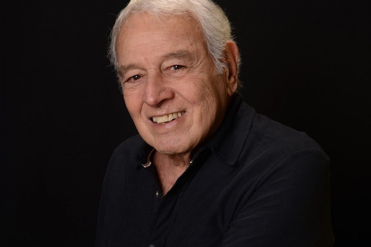 Corpo do cantor e compositor Carlos Lyra é velado neste domingo (17)