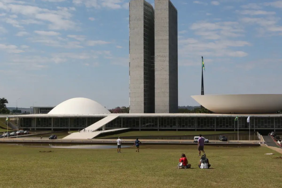 Valor disponível para emendas parlamentares mais que dobrou em 10 anos no Brasil