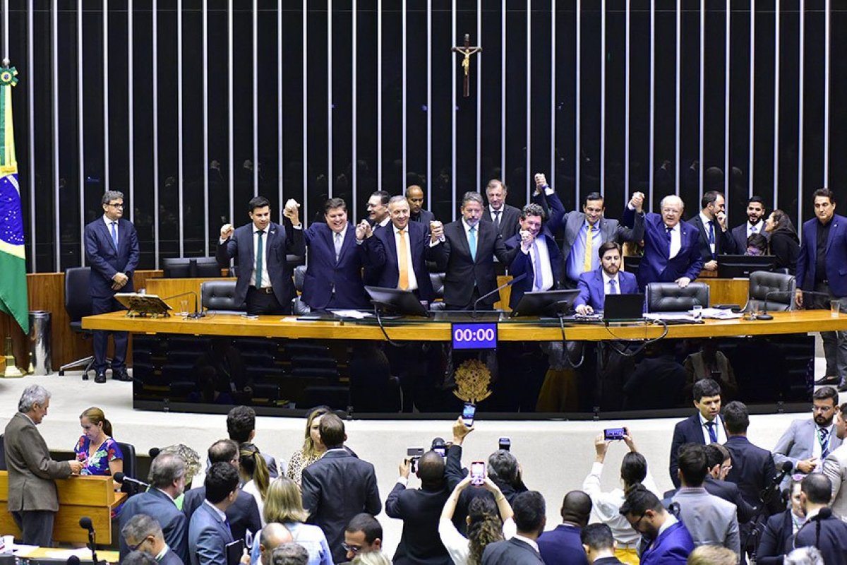 Promulgação da reforma tributária é marcada para quarta-feira (20)