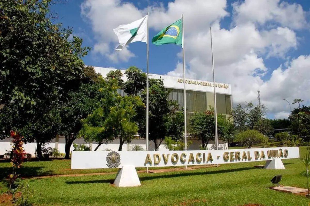 AGU entra com ações no STF contra estados e municípios que facilitam o acesso a armas