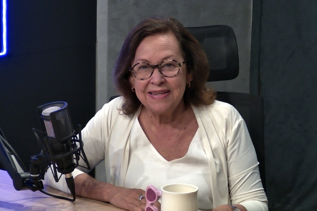 "Na família do governador não há nenhum gigante", diz Lídice sobre ter sido tratada como "prefeitinha" por ACM