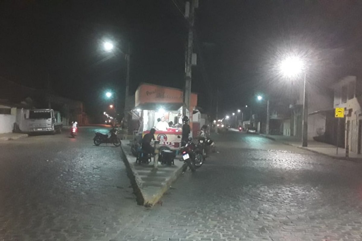 Moradores de Rio Real estão sem água há 10 dias por falta de energia elétrica