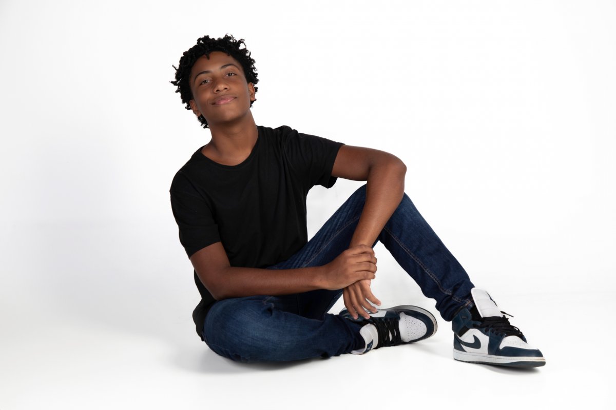 Agyei Augusto dubla personagem da série “Percy Jackson e os Olimpianos”!