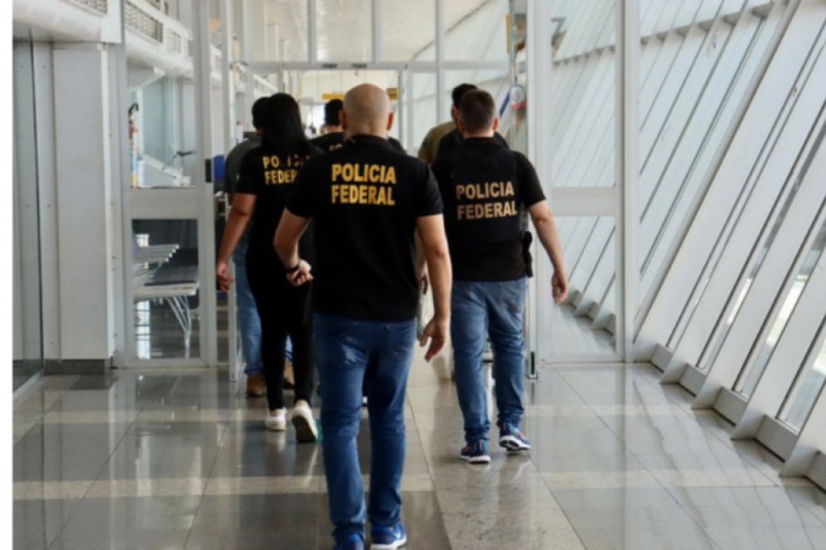Operação da PF no Aeroporto Internacional de São Paulo resulta na prisão de dois passageiros com drogas