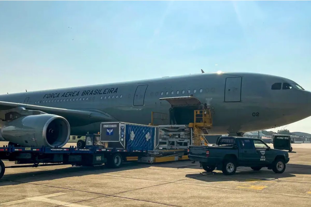 Voo de repatriação de brasileiros em Gaza decola do Rio