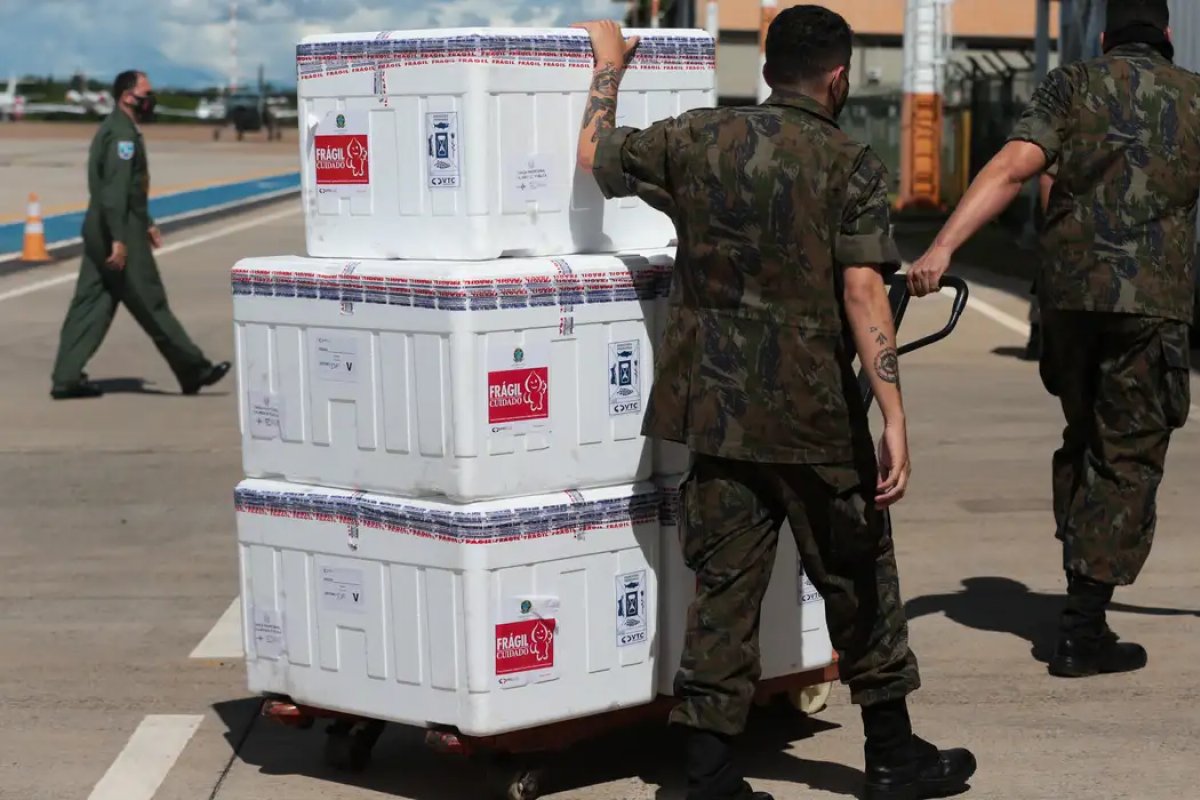 Covid-19: distribuição de vacinas a países pobres será encerrado em 31 de dezembro