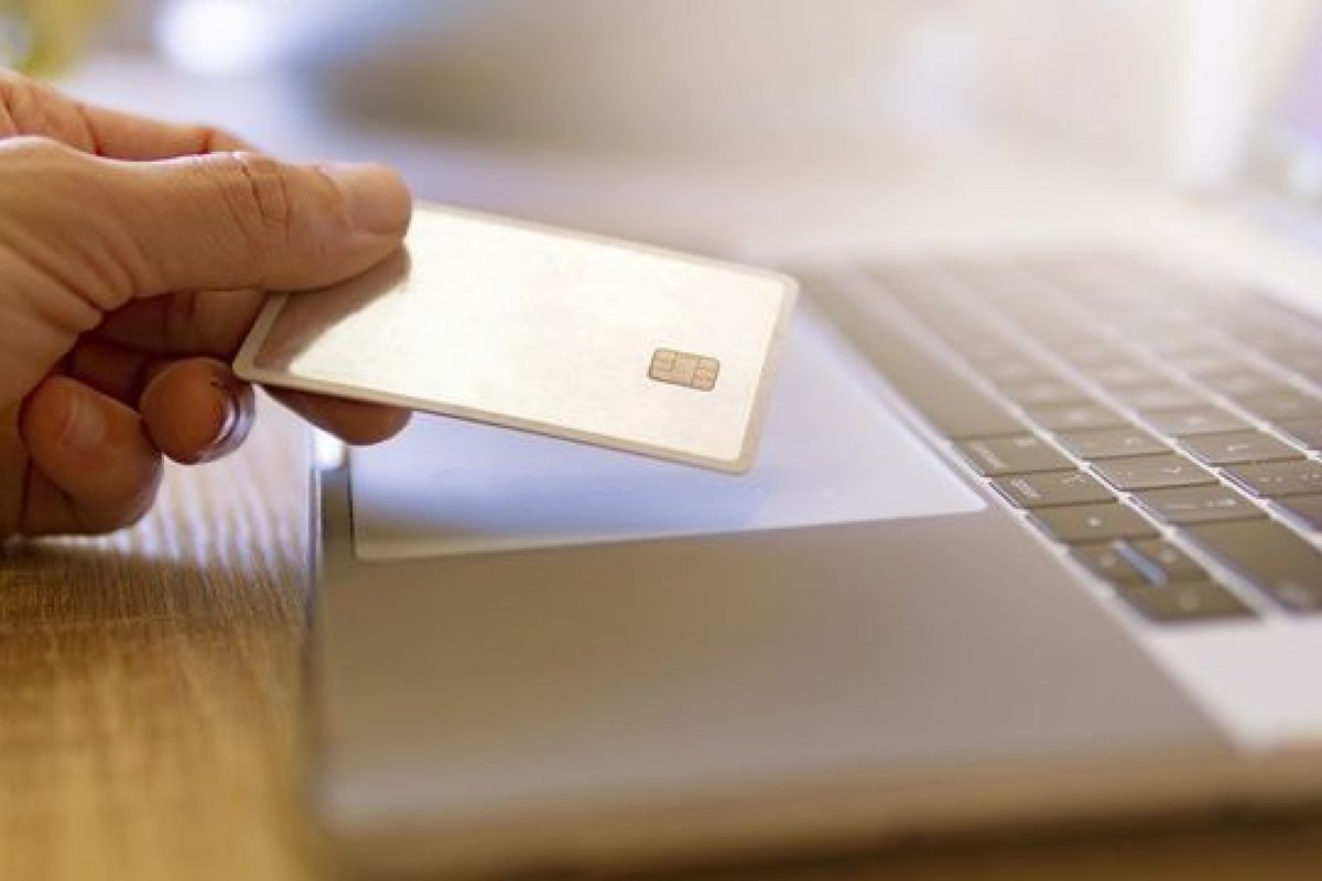 Natal: 59% dos consumidores pretendem realizar compras online e retirar na loja física