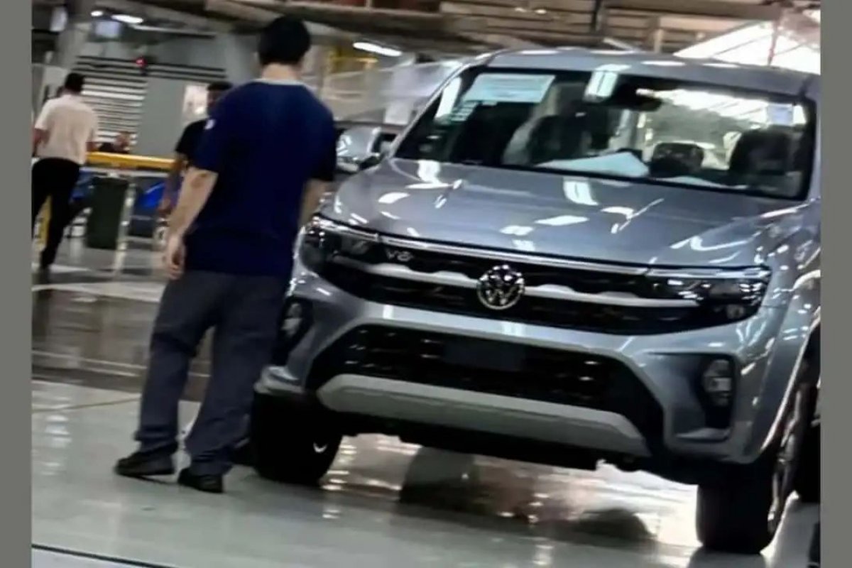 Flagra mostra nova Amarok 2024 na fábrica pronta para o lançamento