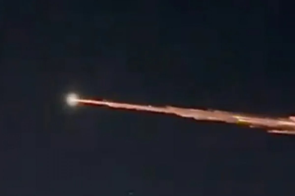 Vídeo: Baianos observam ponto luminoso no céu na noite de sexta-feira (22)