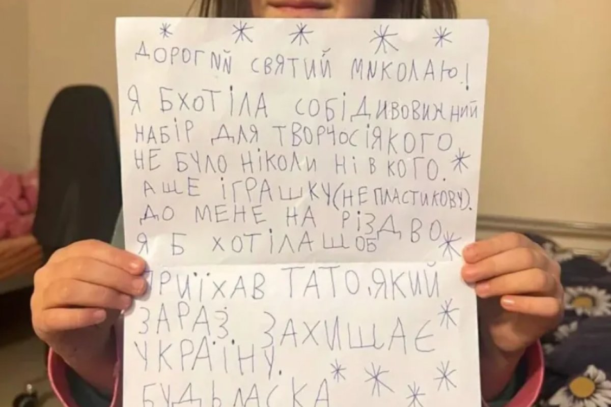 Crianças ucranianas expressam desejos em cartas ao papai noel durante conflito