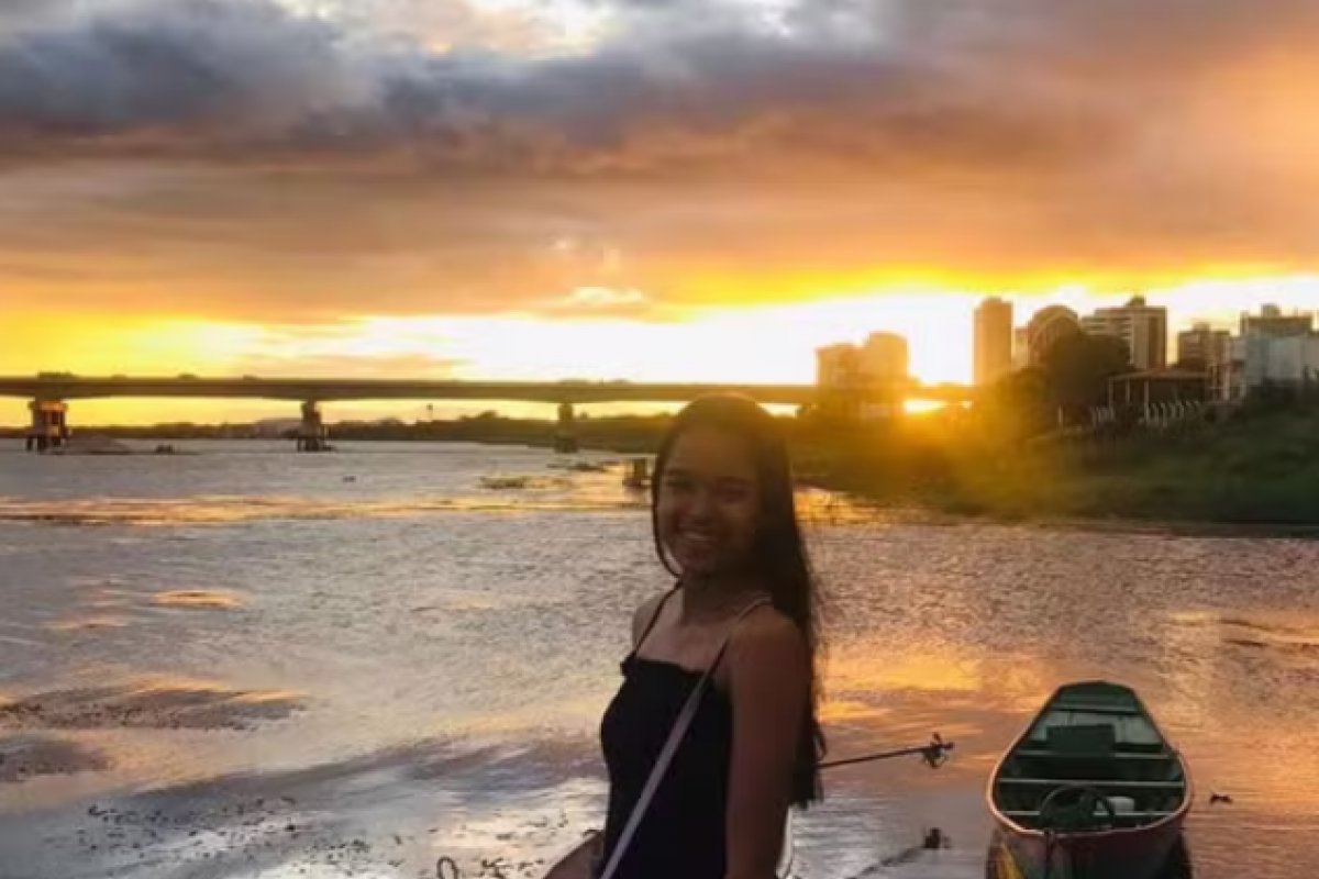 Cantora gospel morre em acidente envolvendo ambulância e carreta