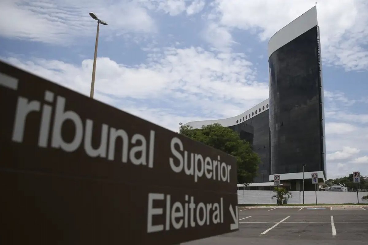Lula assina pacote de nomeações para tribunais regionais eleitorais e do trabalho
