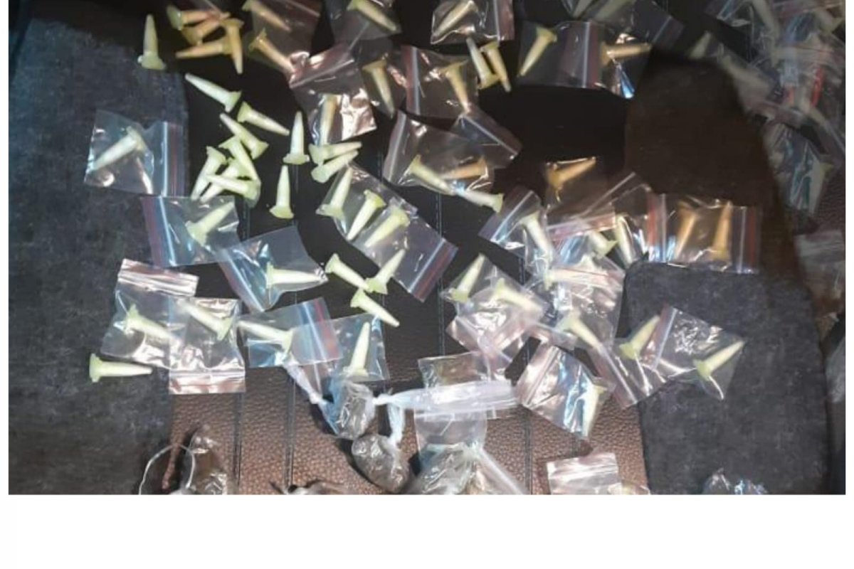 Homem é preso com 63 porções de cocaína e 15 de maconha em Itapuã