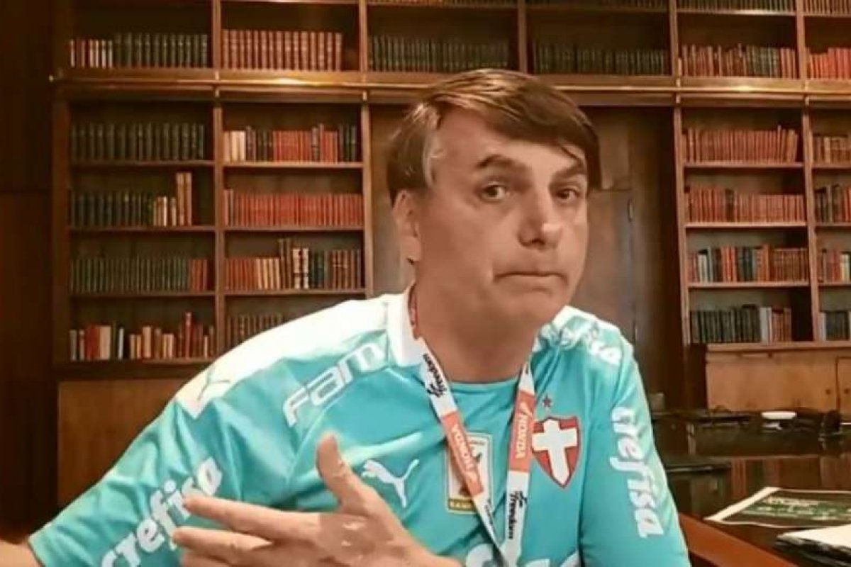 Bolsonaro diz que cancelaria investigações contra Flávio, se tivesse esse 'poder'