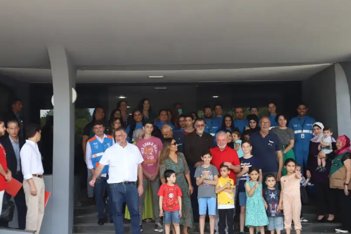 Lula se encontra com repatriados de Gaza e volta a defender criação de Estado palestino