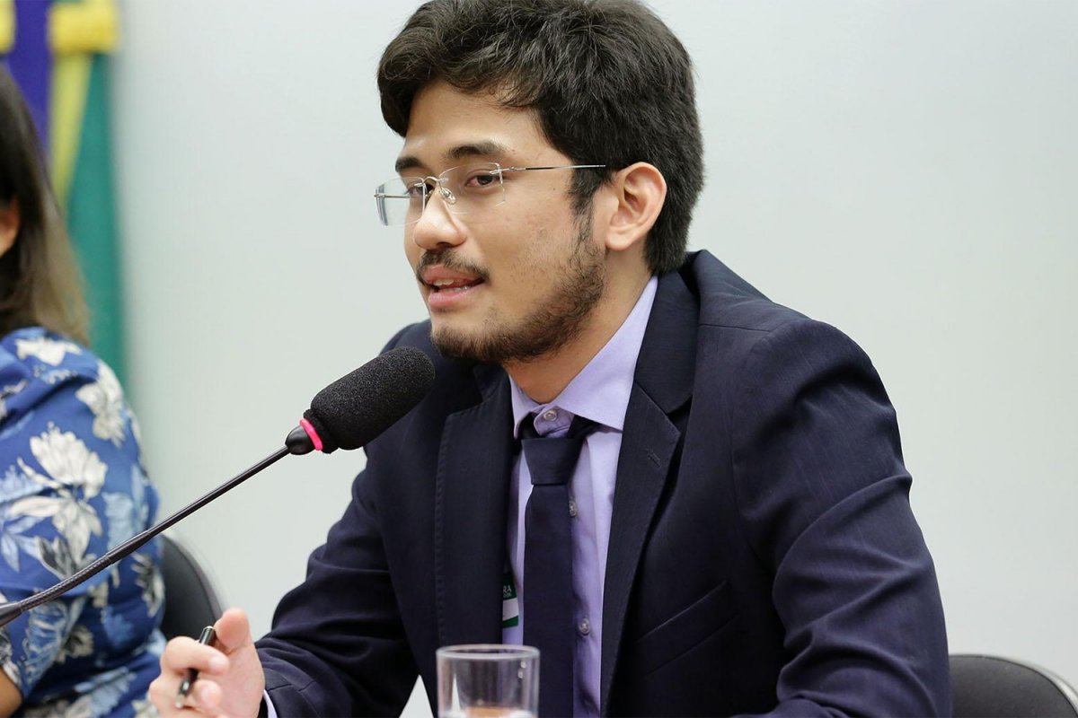 Deputado federal detona Bolsonaro: usa Estado para proteger o filho Flávio de investigações