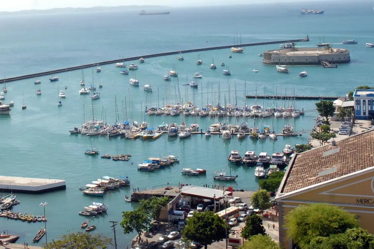Ferry Boat: embarque de passageiros para Ilha de Itaparica registra fluxo intenso