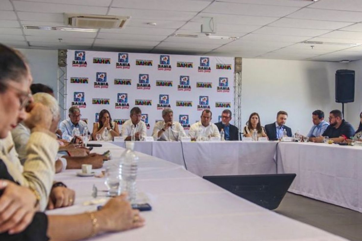 ‘Intenção é ter algumas já no carnaval’, diz Jerônimo sobre câmeras no fardamento dos policiais