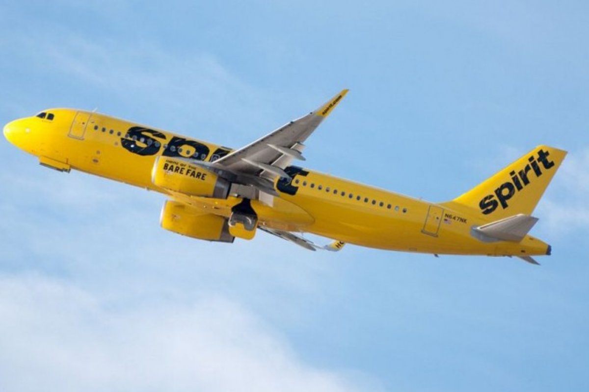 Companhia aérea manda criança de 6 anos sozinha para o destino errado no Natal