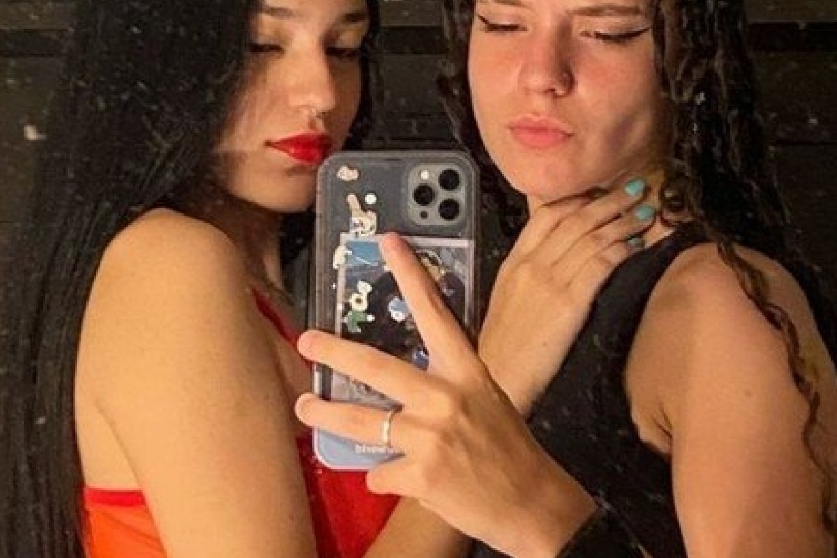 Filha de Simony passa Natal com a namorada!