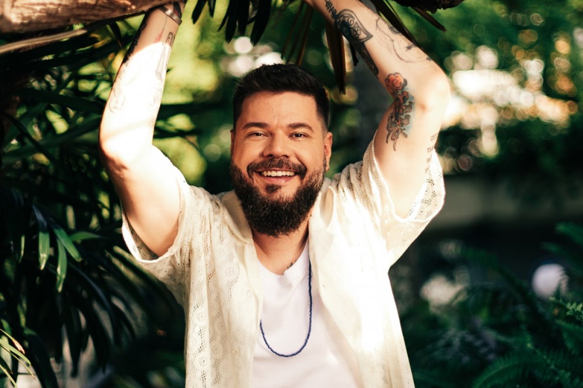 Cantor Camilo Dória encara dobradinha de apresentações no Réveillon em Ilhéus!