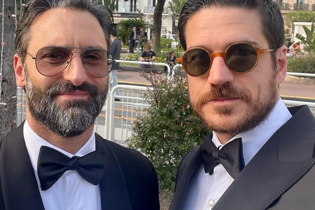 Ator Marco Pigossi se casa no civil com o cineasta italiano Marco Calvani!