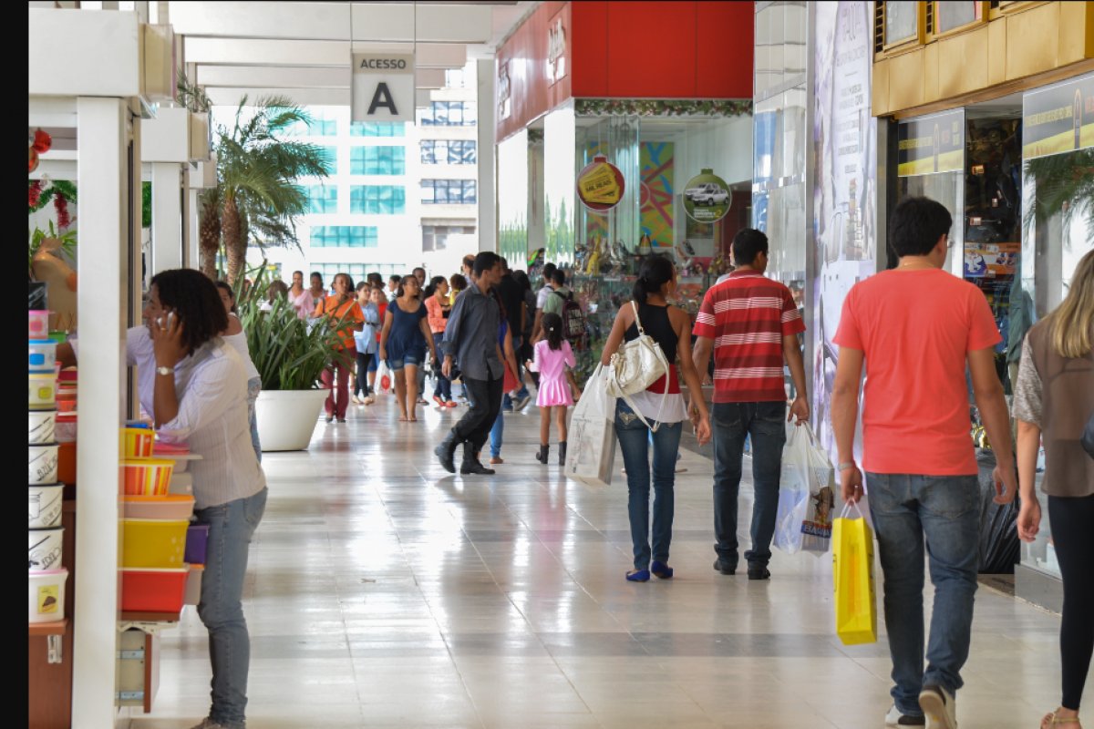 Demanda do consumidor por crédito tem alta de 1,0% em novembro, aponta Serasa Experian