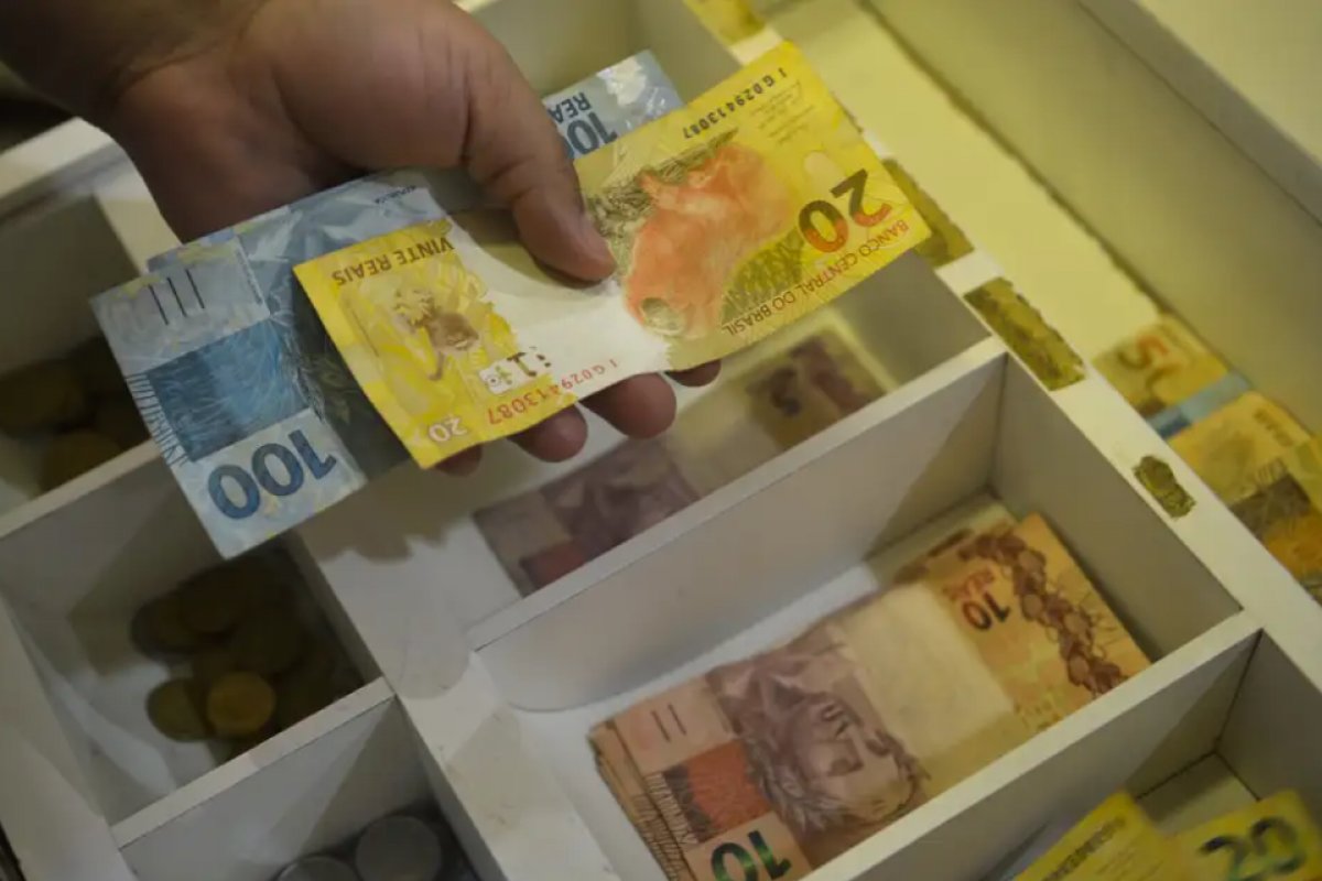 Vítima do 'golpe do limpa tudo' pode pedir dinheiro de volta ao banco