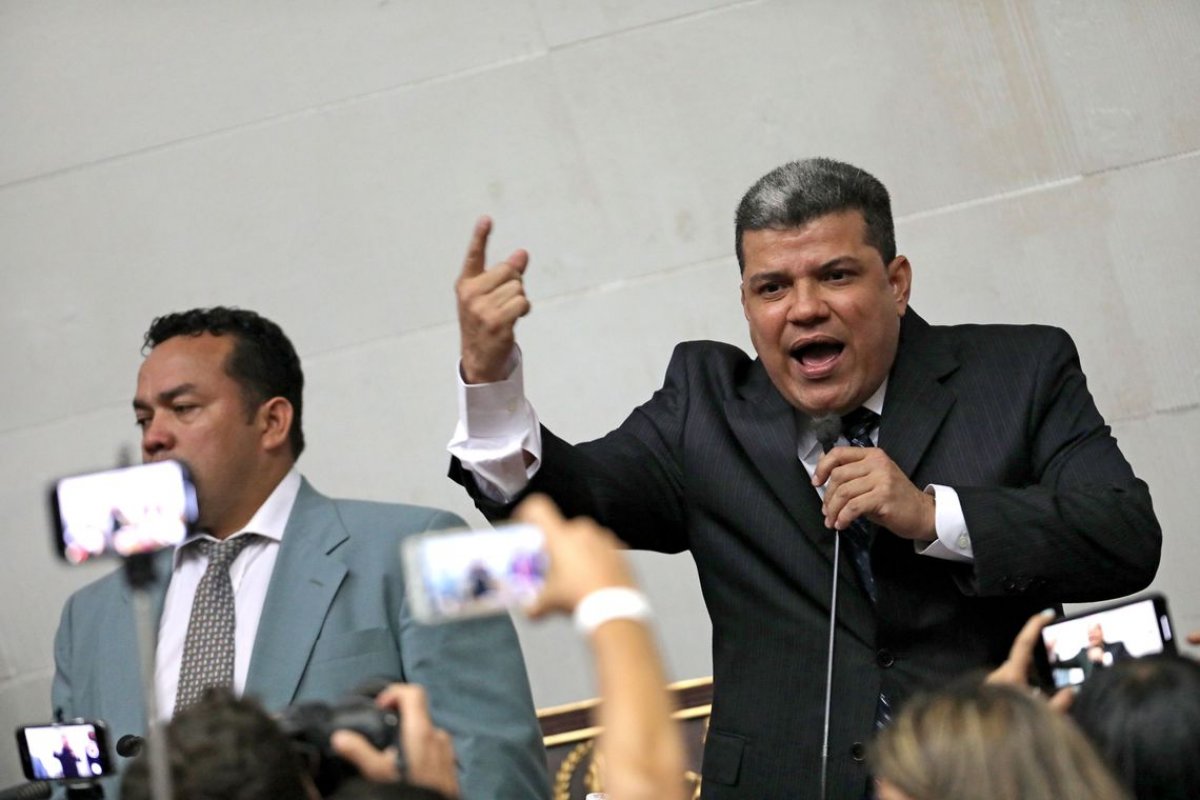 Venezuela: Luis Parra é eleito novo presidente da Assembleia