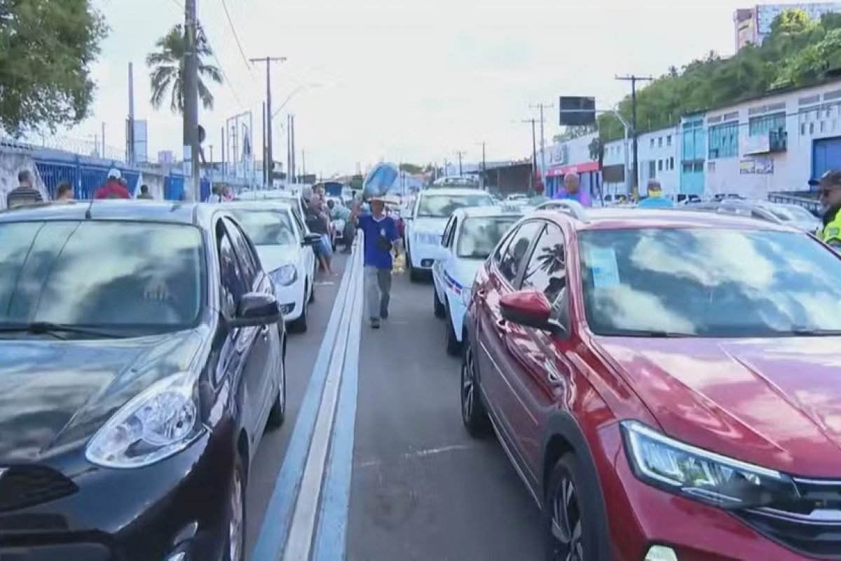 Ferry-boat: motoristas enfrentaram madrugada de espera nesta quinta-feira (28)