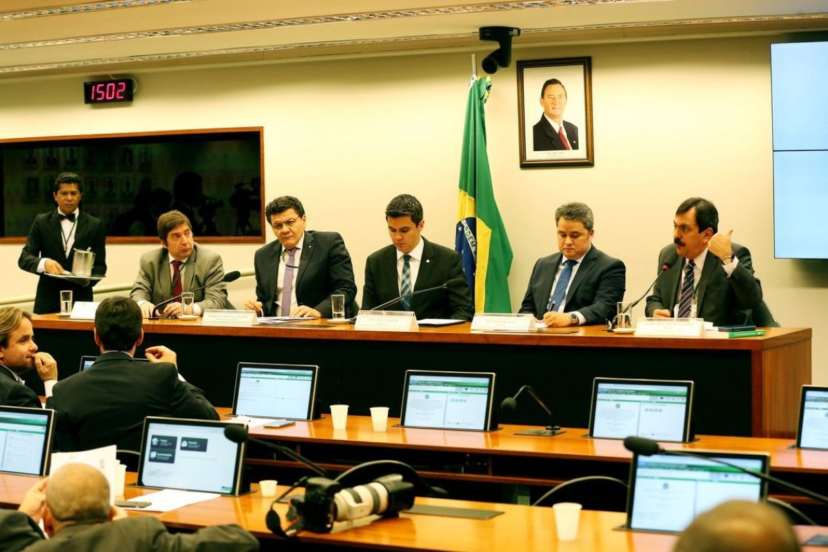 Cautela no Congresso