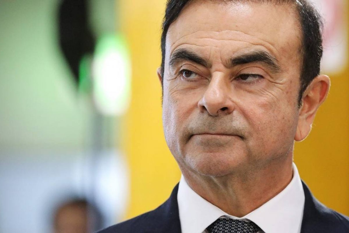 Jornal turco diz que Ghosn fugiu em caixa de equipamento de som