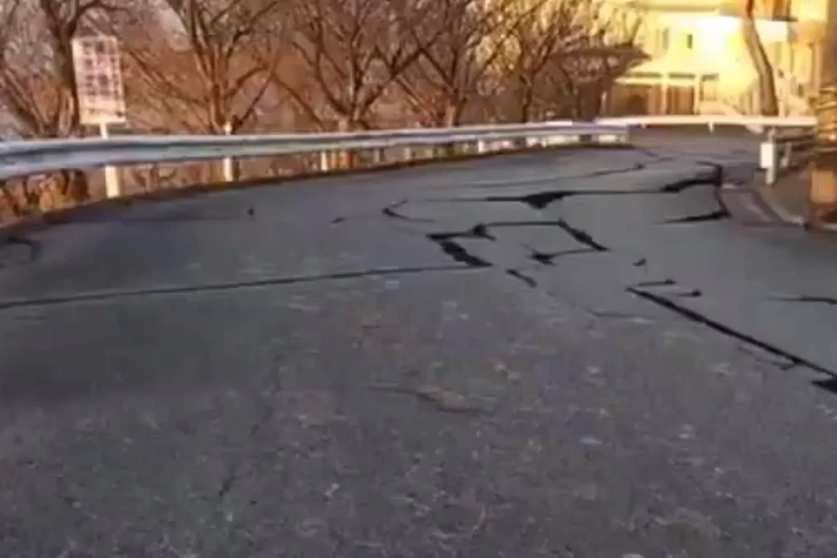 Japão emite alerta de tsunami após terremoto atingir costa oeste do país