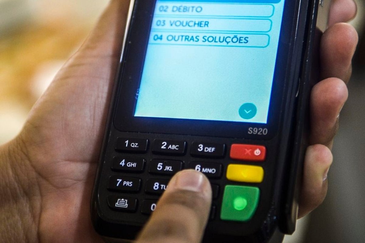 Regra que limita juro do cartão a 100% da dívida entra em vigor