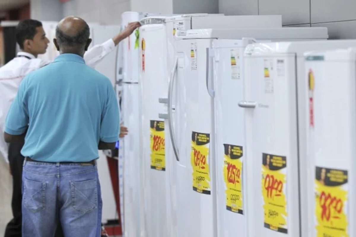 Entra em vigor nova regra para geladeiras: entenda o que muda e os possíveis impactos para o bolso