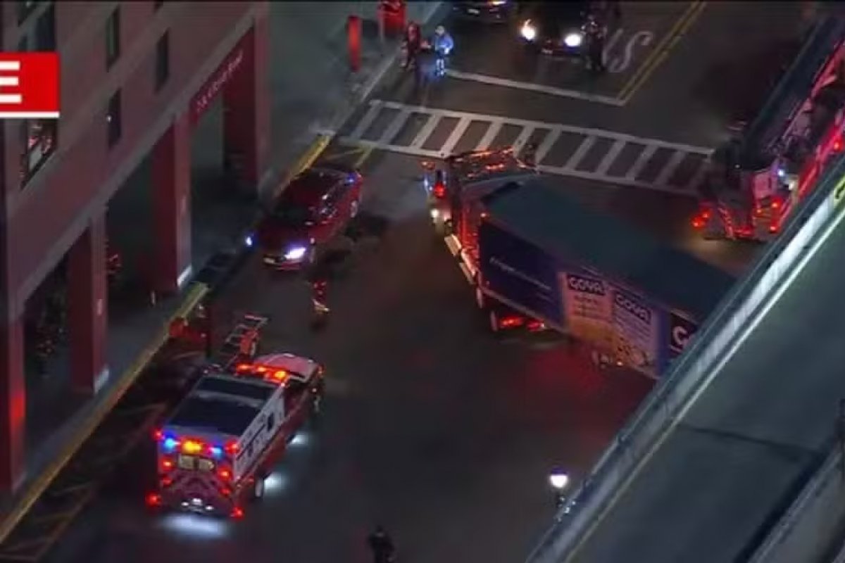 Explosões em bueiros provocam corte de energia e assustam moradores de New York