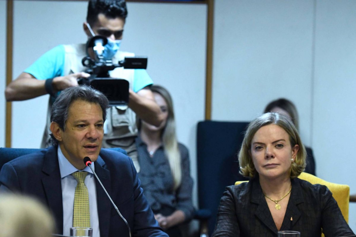 PT reage a queixas de Haddad e volta a criticar política fiscal do governo