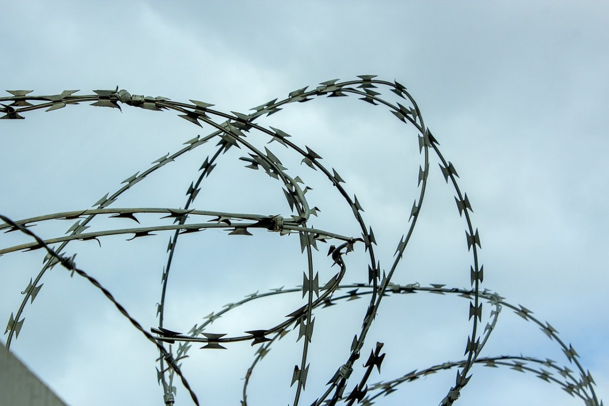 Governo Biden recorre à suprema corte para remoção de arame farpado na fronteira com o México