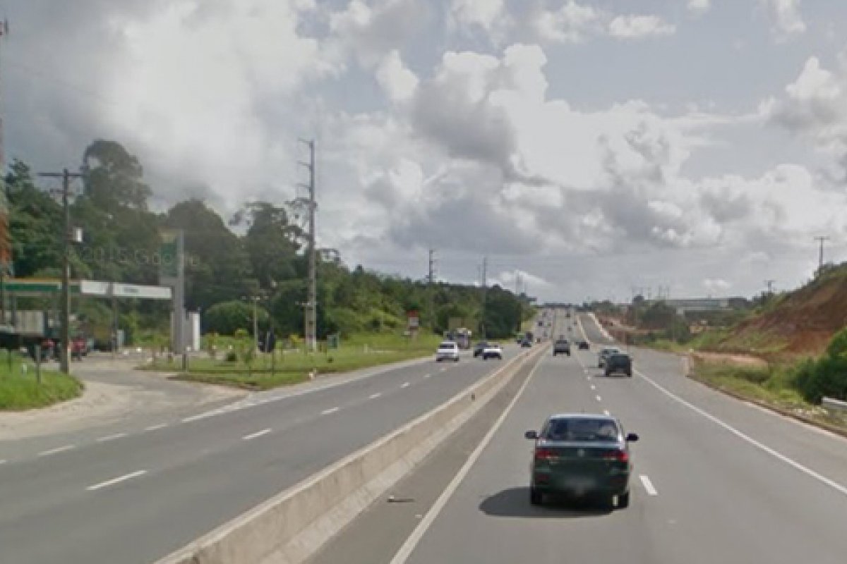 Mulher fica ferida após ser atropelada em trecho da CIA-Aeroporto, em Salvador