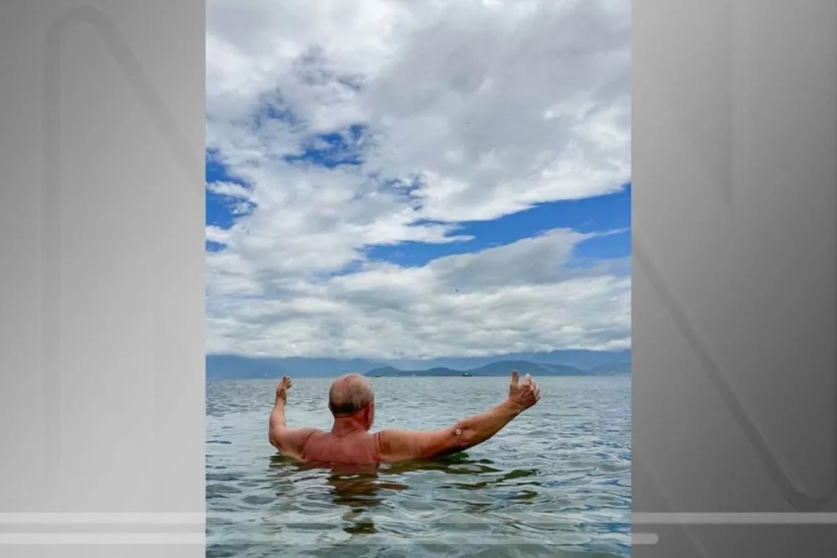 Lula publica foto de banho de mar no Rio de Janeiro