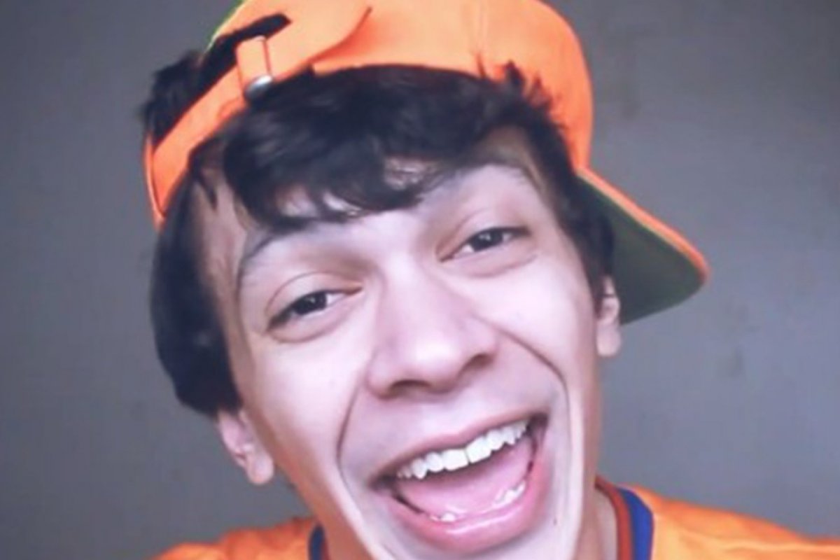 Influenciador Digital Júlio Cocielo aguarda Julgamento por mensagens racistas