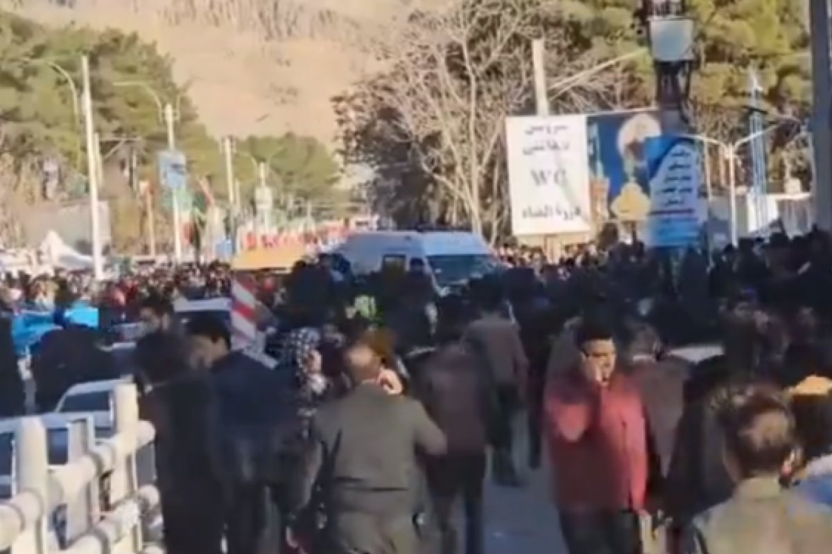 Irã promete resposta firme após ataque que deixou mais de 100 mortos