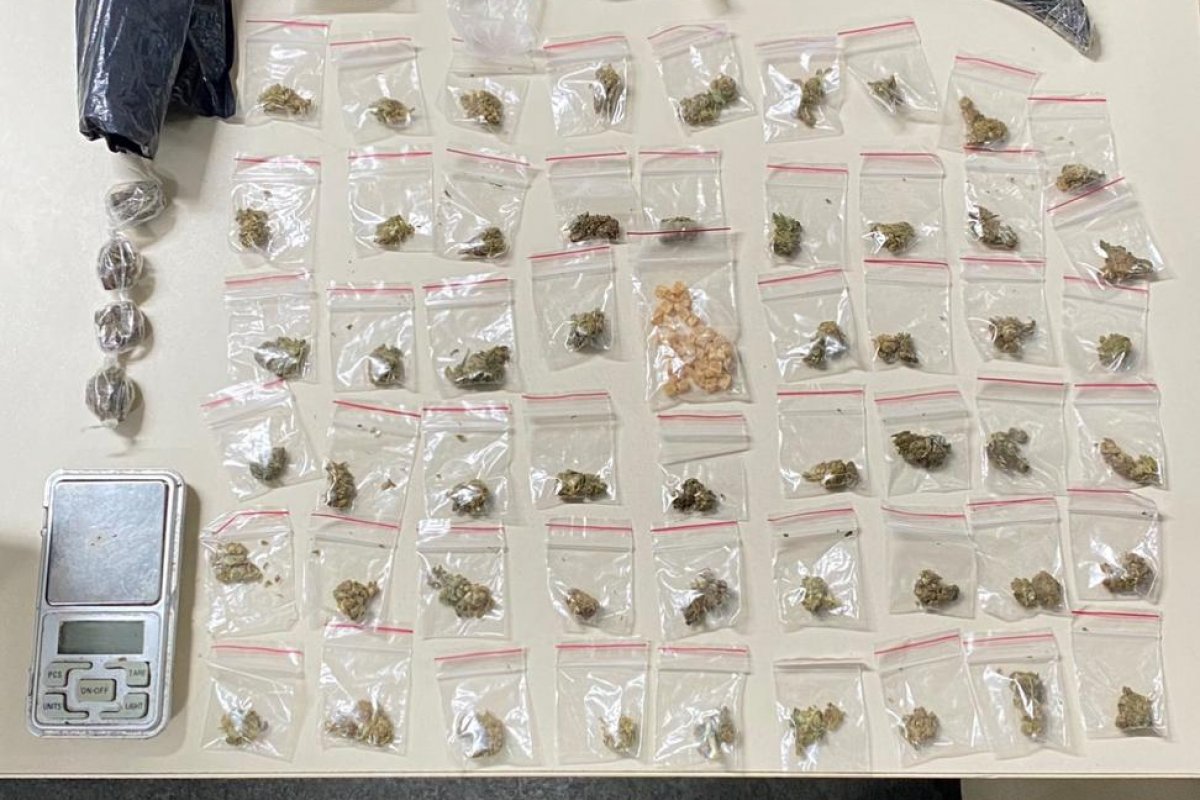 Polícia apreende drogas em Feira de Santana