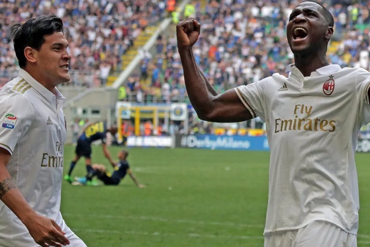 Vitória anuncia "pacotão" com oito reforços