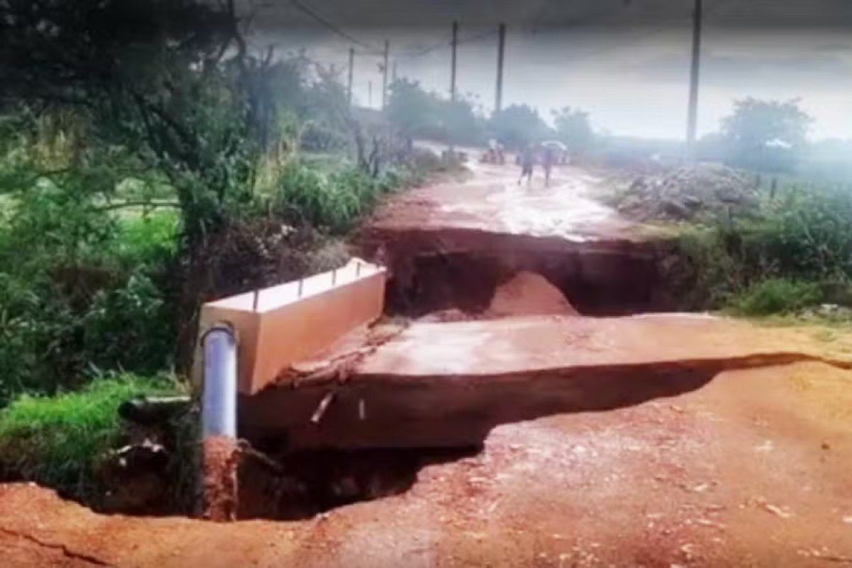 Ponte rompe após fortes chuvas em Caetité