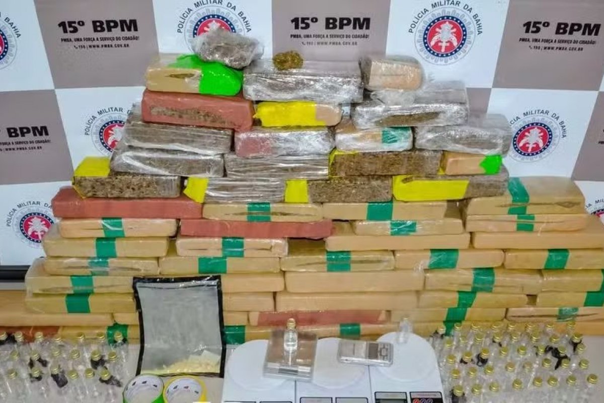 Mais de 50 quilos de maconha e 60 frascos de lança-perfume são apreendidos em Itabuna