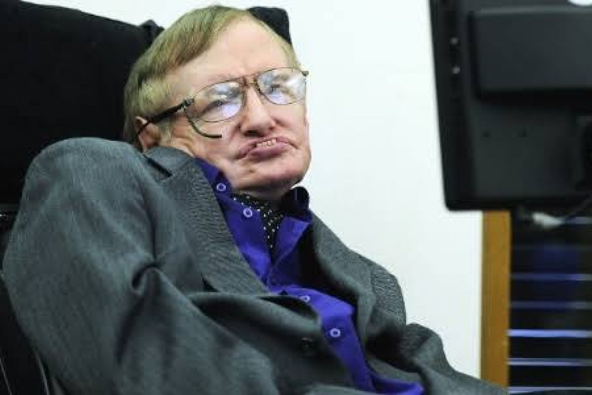 Stephen Hawking é acusado de participar de orgias com adolescentes