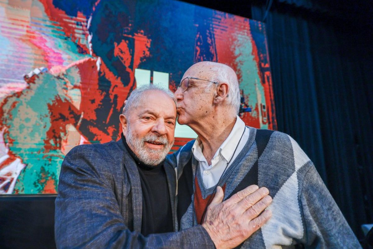 Sem citar CPI, Lula afirma que trabalho do Padre Júlio Lancellotti é essencial