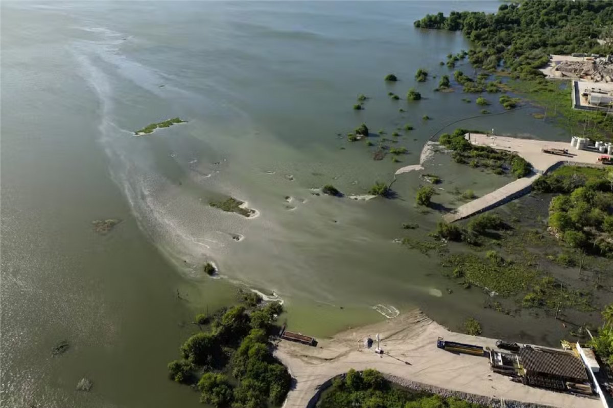 Cratera em Maceió comporta volume de 11,4 piscinas olímpicas após colapso de mina